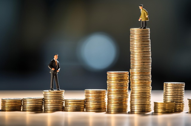 From Loan Stacking to Collapse: How Multiple Lenders Compete for Your Cash Flow